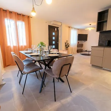 아파트 Luxury Room, Parking, Wifi, Jacuzzi, Balneo *