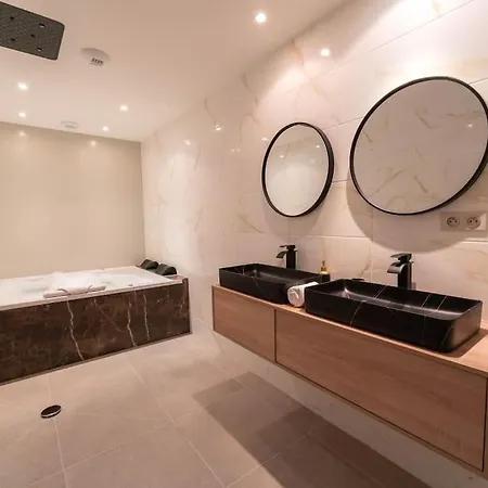 Luxury Room, Parking, Wifi, Jacuzzi, Balneo * 니스
