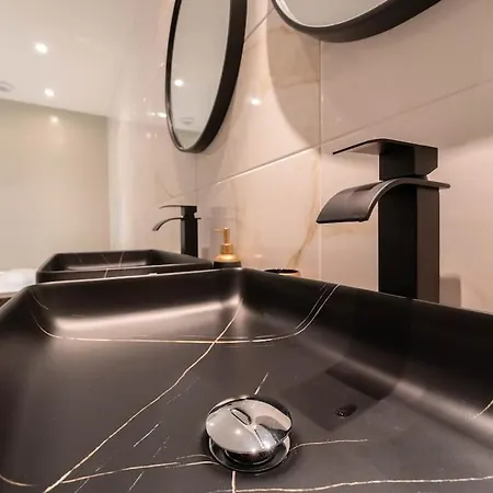 Luxury Room, Parking, Wifi, Jacuzzi, Balneo Apartment *