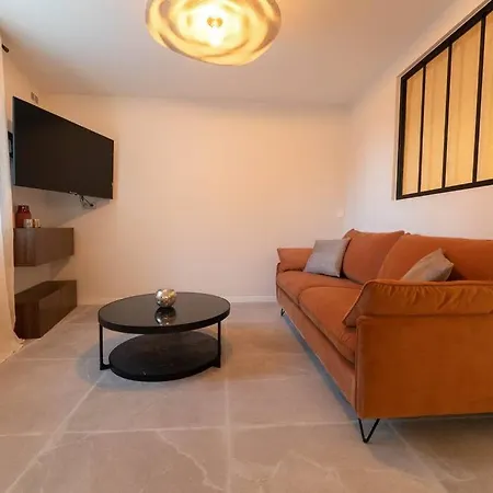 Apartment Luxury Room, Parking, Wifi, Jacuzzi, Balneo *